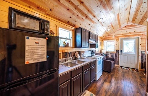 Broken Bow Cabin | Sugar Maple: Sleep 3, Tiny Cabin, Pets, Near Lake