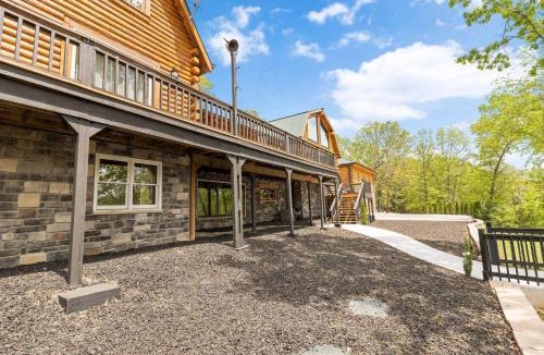 Jenkins House | Sugar Rock Lodge Log Cabin on Tablerock Lake