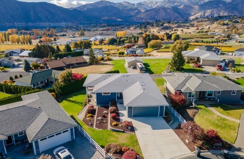 Manson House | Summerset Poolside Paradise