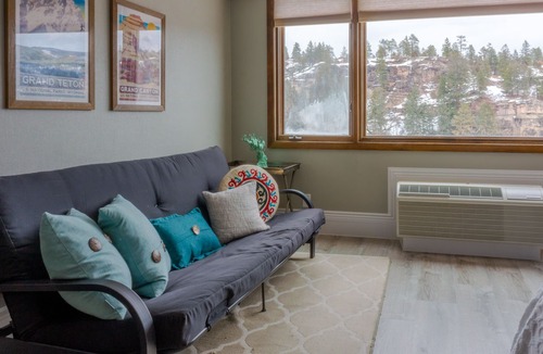 Purgatory Cabin | Summit Studio | AC, Pool, Hot Tub, Golf & Ski