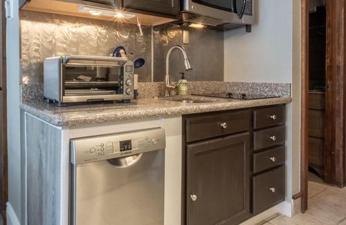 Purgatory Cabin | Summit Studio | AC, Pool, Hot Tub, Golf & Ski