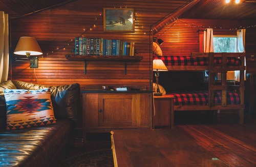 Ashford Cabin | Summit Suite at Ashford Lodge - Hot Tub and Projector, near Mt. Rainier!