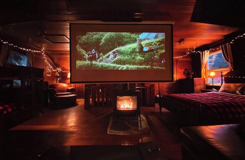 Ashford Cabin | Summit Suite at Ashford Lodge - Hot Tub and Projector, near Mt. Rainier!