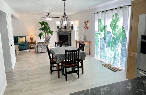 Mitiwanga House | Sunny Cape Cod, king bed + playground, near lake, Cedar Point
