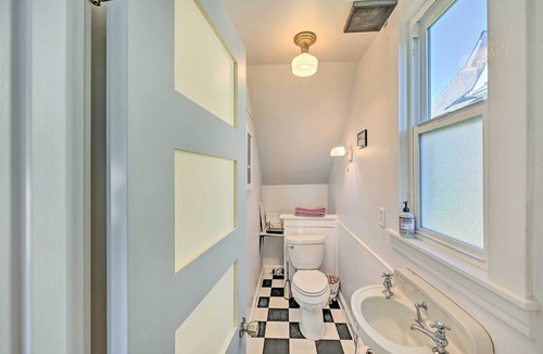 Port Gardner House | Sunny & Central Everett Home < 1 Mile to Dtwn!