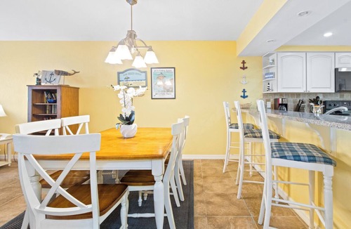 Cocoa Beach Condo | Sunny Cocoa Beach Condo W/Steps To Pool & Beach Access 🌴