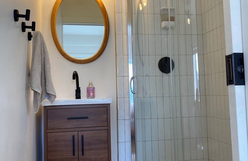 Longfellow Apartment | Sunny Studio w/kitchen walkable to BART