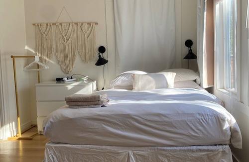 Longfellow Apartment | Sunny Studio w/kitchen walkable to BART