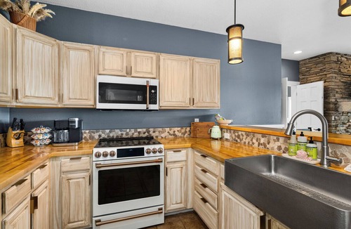 Two Harbors Condo | Sunrise Suite on Lake Superior- Pool & Hot Tub