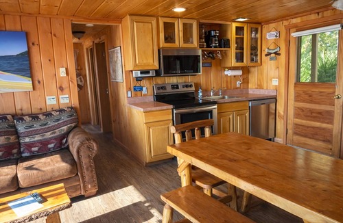 Indian River Cottage | Sunrise Sunsation Lakefront Cottage Hot Tub Kayak Trails Nature