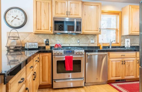 Deer Park House | Sunriver Gem - SHARC Pass | Hot Tub | Fireplace