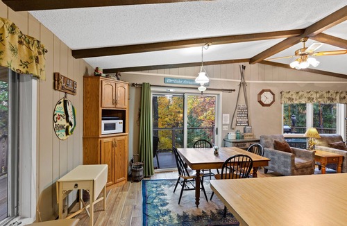 Nekoosa House | Sunset Getaway - 4BR Lakefront + Boats & Kayak