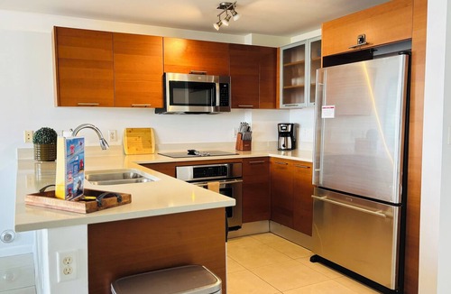 Midtown Condo | ☀ Sunset Views Pristine Rooftop Pool & Lounge Chic MIA Parking Included