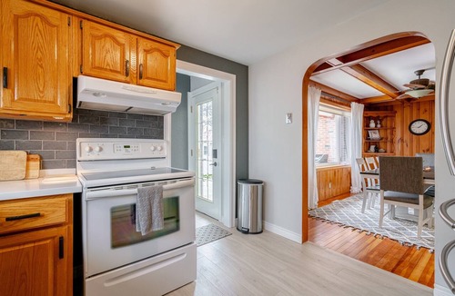Leamington House | Sunsets by the Bay - Your Waterfront Oasis