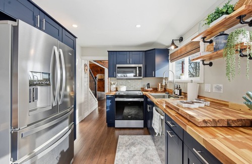 Gladwin House | Sunshine at the Beacon: Ultimate Summer Lakefront Getaway!