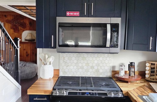 Gladwin House | Sunshine at the Beacon: Ultimate Summer Lakefront Getaway!