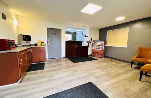 Benton Harbor Hotel | Super 8 by Wyndham Benton Harbor St Joseph