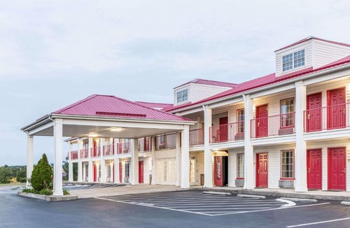 Clinton Hotel | Super 8 by Wyndham Clinton TN