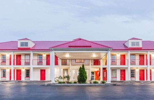 Clinton Hotel | Super 8 by Wyndham Clinton TN