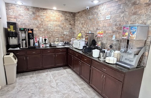 Hernando Hotel | Super 8 by Wyndham Hernando