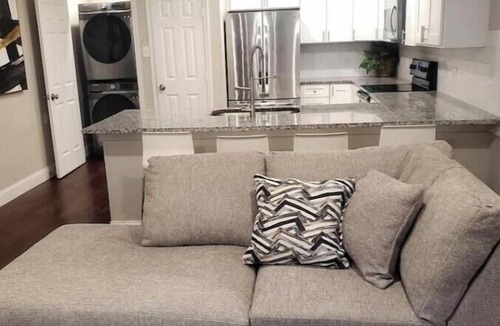 Mesquite House | SUPERHOST/Spacious Classy Enclave Rodeo < 1mile. Baby Crib