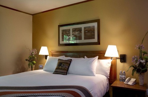 Stevenson Hotel | Superior King Room with Cozy Fireplace