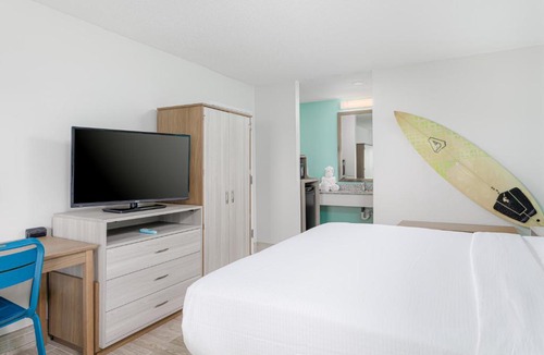 Pensacola Beach Hotel | Surf & Sand Hotel - Free Hot Breakfast & Rentals