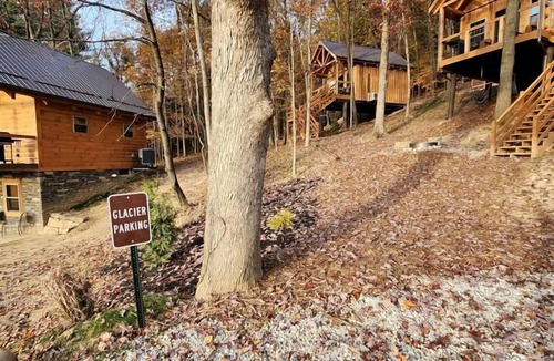 Scio Cabin | Sweet Tree Cabin with Grill Overlooking Tappan Lake in Ohio