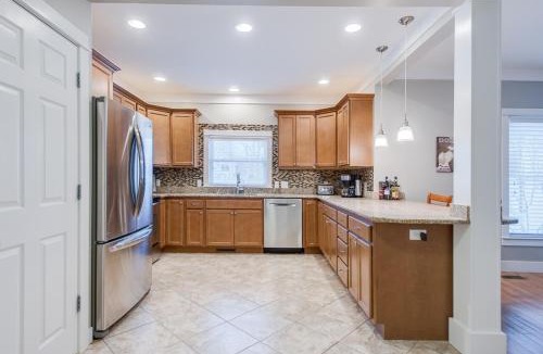 South Haven House | Swimming Pool & Shuffleboard - 2 Blocks to Kid's Corner & South Beach