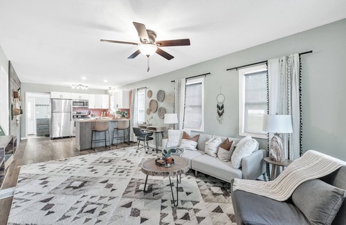 Sylvania House | Sylvania Southwestern styled Oasis- Huge Yard
