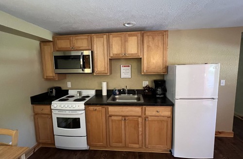 Paradise Hotel | Tahquamenon Suites Lodging - One-Bedroom Suite # 3