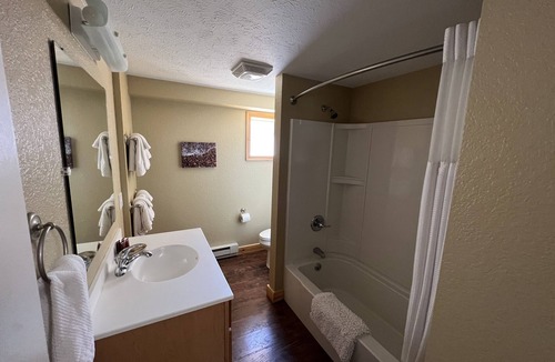 Paradise Hotel | Tahquamenon Suites Lodging - One-Bedroom Suite # 3