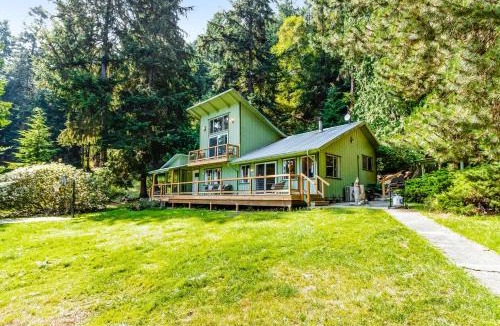 Olga House | Tall Cedars Cabin By The Water