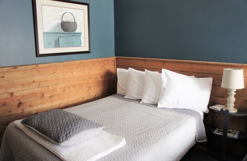 Grawn Resort | Tamarack Logroom - Ellis Lake Resort - Interlochen/Traverse City