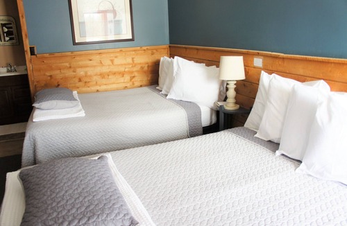 Grawn Resort | Tamarack Logroom - Ellis Lake Resort - Interlochen/Traverse City