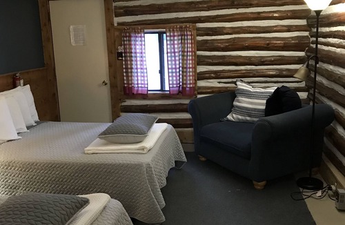 Grawn Resort | Tamarack Logroom - Ellis Lake Resort - Interlochen/Traverse City