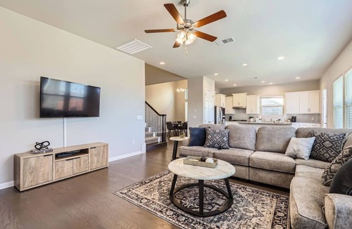 Cedar Park House | TCH - Spacious 4bd/3.5ba in Cedar Park with Yard