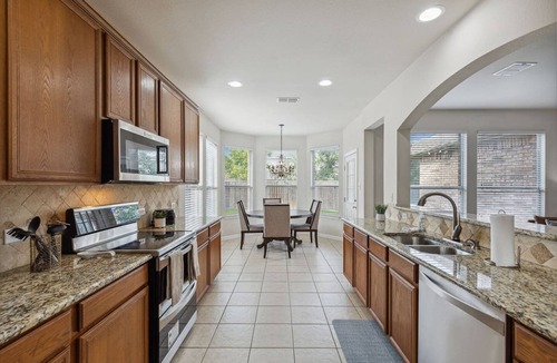 Plano House | TCH - Spacious 5bd/3.5ba in Plano with Office - W