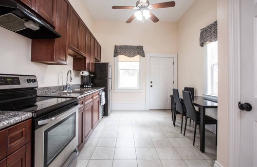 East Riverside House | Tchop1. Uptown|Classic|Blocks to Brewery/Magazine