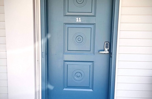 Roscommon Apartment | TeePee Room 12-Newly Renovated