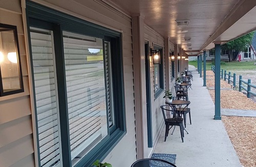 Roscommon Apartment | TeePee Room 15-Newly Renovated