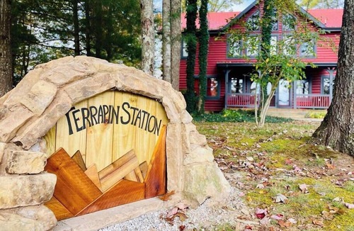 Rogers Cabin | Terrapin Station - Valley View, Hot Tub, Game Room