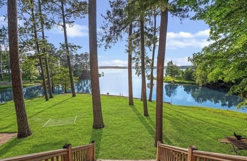 Broaddus Cabin | Terrific cabin on Lake Sam Rayburn