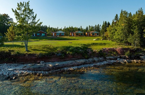 Lake Linden House | The Beachcomber at Dockside Resort - Near Bohemia and Trails