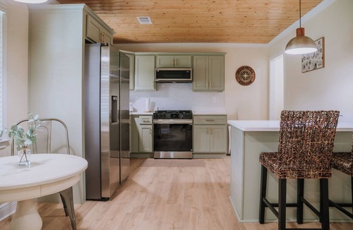 Ocean Springs House | The Beachcomber B - 2 bedroom in Golf Cart District near beaches and downtown!