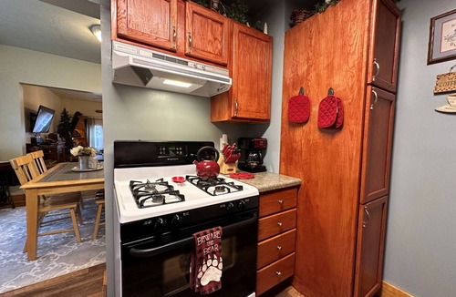 Ironwood House | The Bear Den - Lovely 2 Bedroom 1 Bath home close to skiing, snowmobiling & more