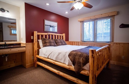 Babbitt Cabin | The Bent Paddle Private Lodge at Timber Bay (CB14)
