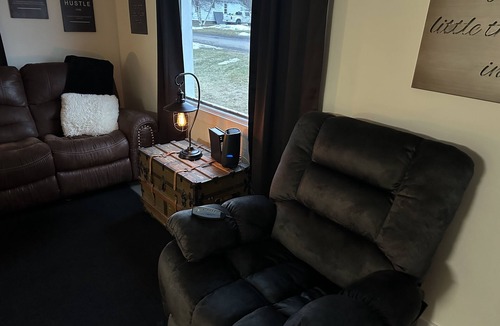 L'Anse House | The Black House - 3 Beds - 2 bed rooms - ~ Close To Snowmobile Trail!