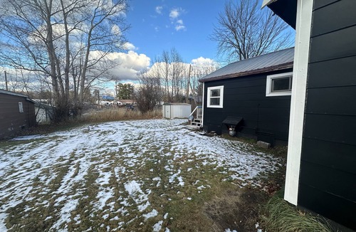 L'Anse House | The Black House - 3 Beds - 2 bed rooms - ~ Close To Snowmobile Trail!