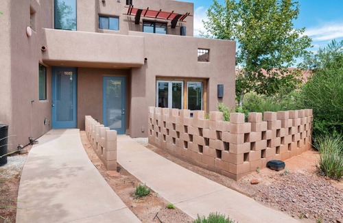 Kayenta Condo | The Blue Moon - Ground Floor Suite w/Red Rock Views